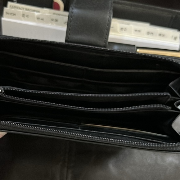 NWT Leather Zip - Around Organizer - Picture 10 of 16